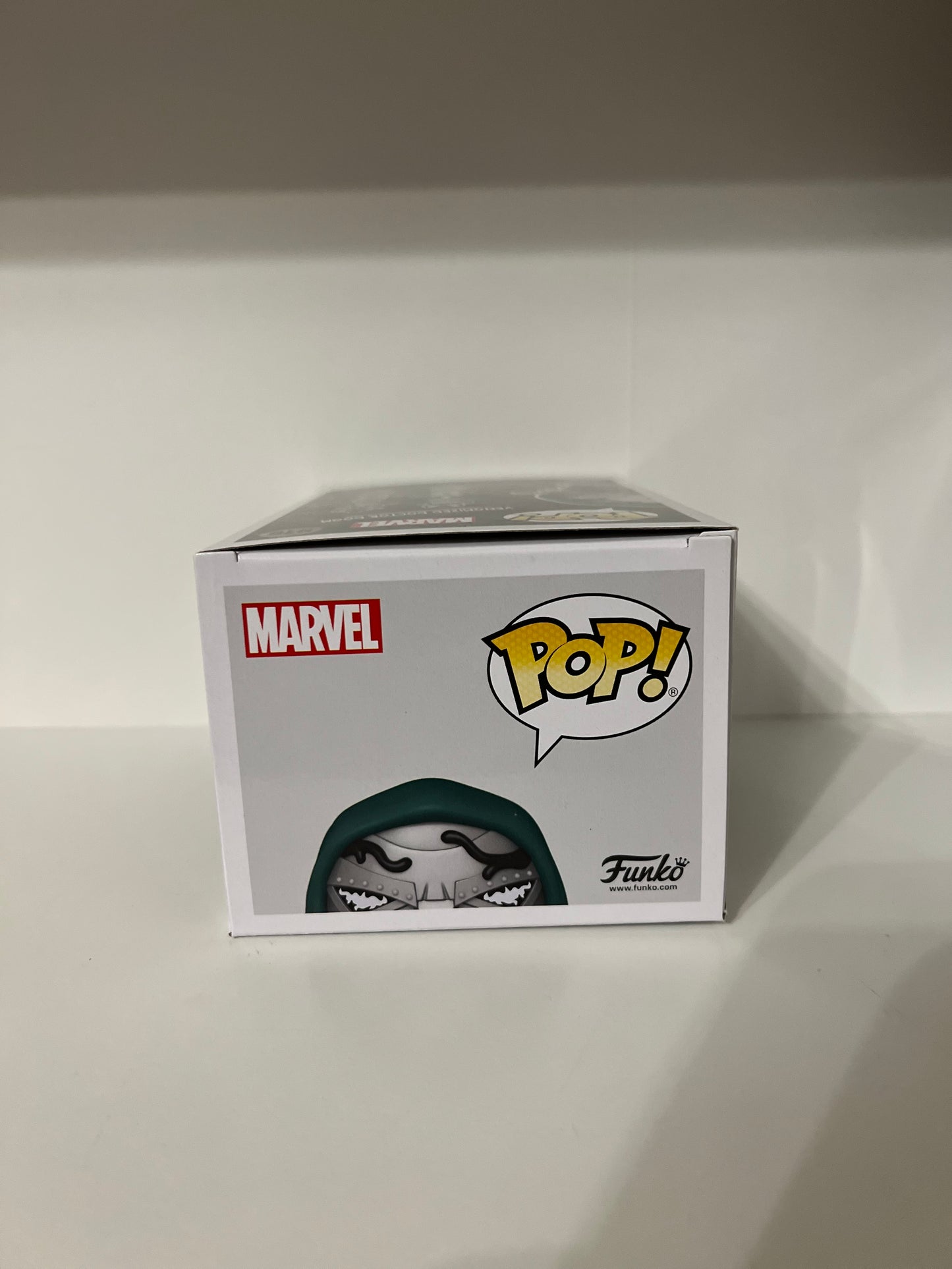 #916  Venomized Doctor Doom Glow Chase - Marvel