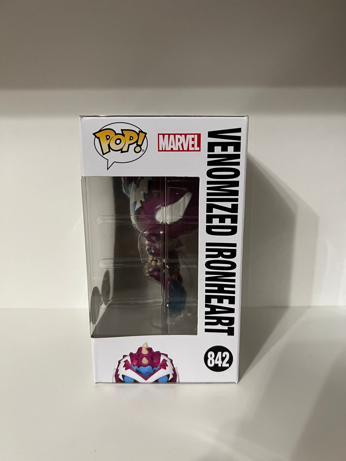 #842  Venomized Ironheart Glow Chase - Marvel